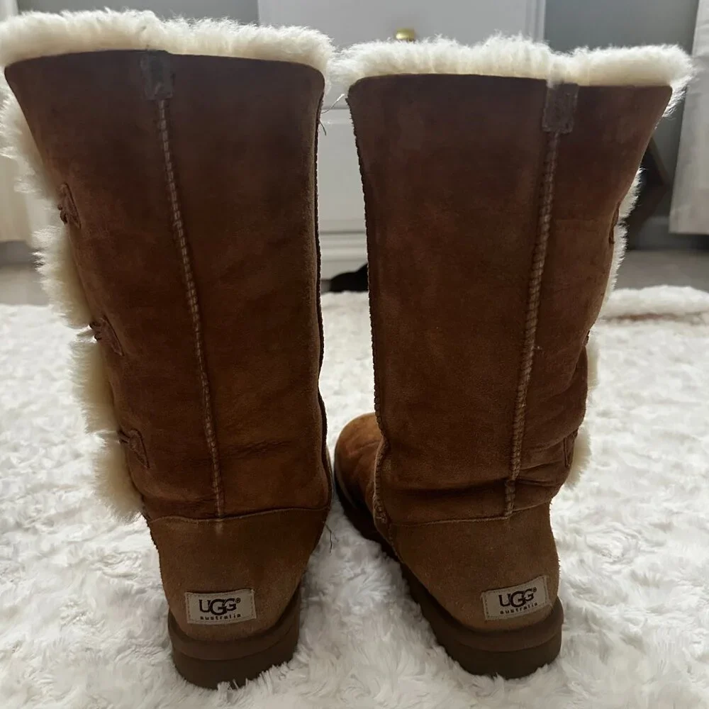 UGG BAILEY BUTTON BOOT - Picture 3 of 6